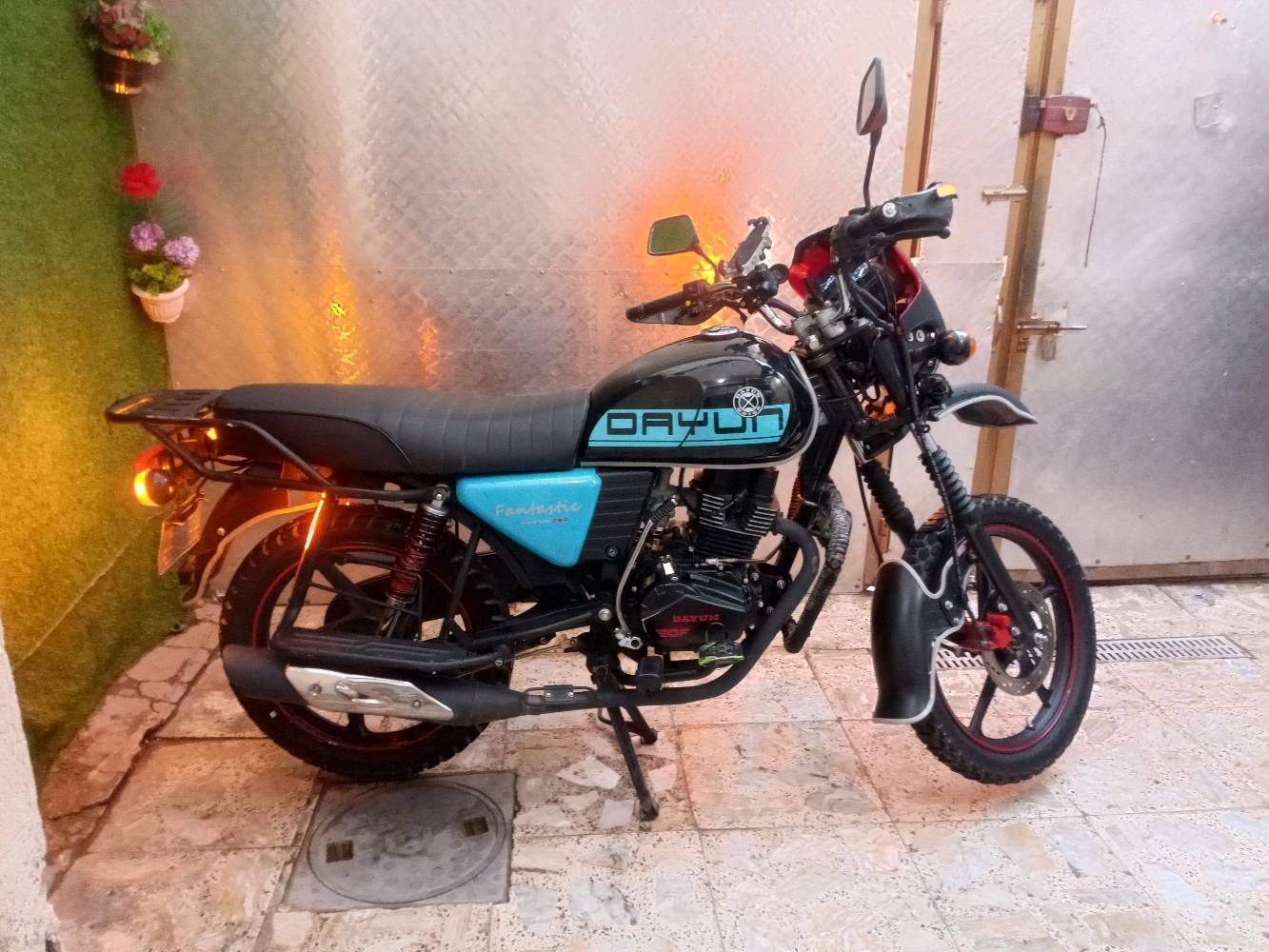 دايوان جبلي رقم اربيل بسمي السنويه 
سعر 
2.650.000
ماشيه 15000

تحويل مباشر
بيه مجال 

بغداد رئاسه العبيدي
شنو الموديل/السنة بالضبط وكم سعة المكينة؟: 
موديل 26 
200cc
هل الموتر بيه أي عيوب أو يحتاج صيانة، خصوصاً بالمكينة أو الفرامل أو الشاصي؟: 
كفاله
الأوراق/السنوية والتحويل المباشر جاهزات لو بيهن أي ملاحظة؟: 
سنويه بسمي تحويل مباشر 
شنو موقعك بالضبط ببغداد حتى المشتري يعرف وين يشوفه، وهل تقبل فحص وتجربة قبل الشراء؟: 
بغداد رئاسه العبيدي 