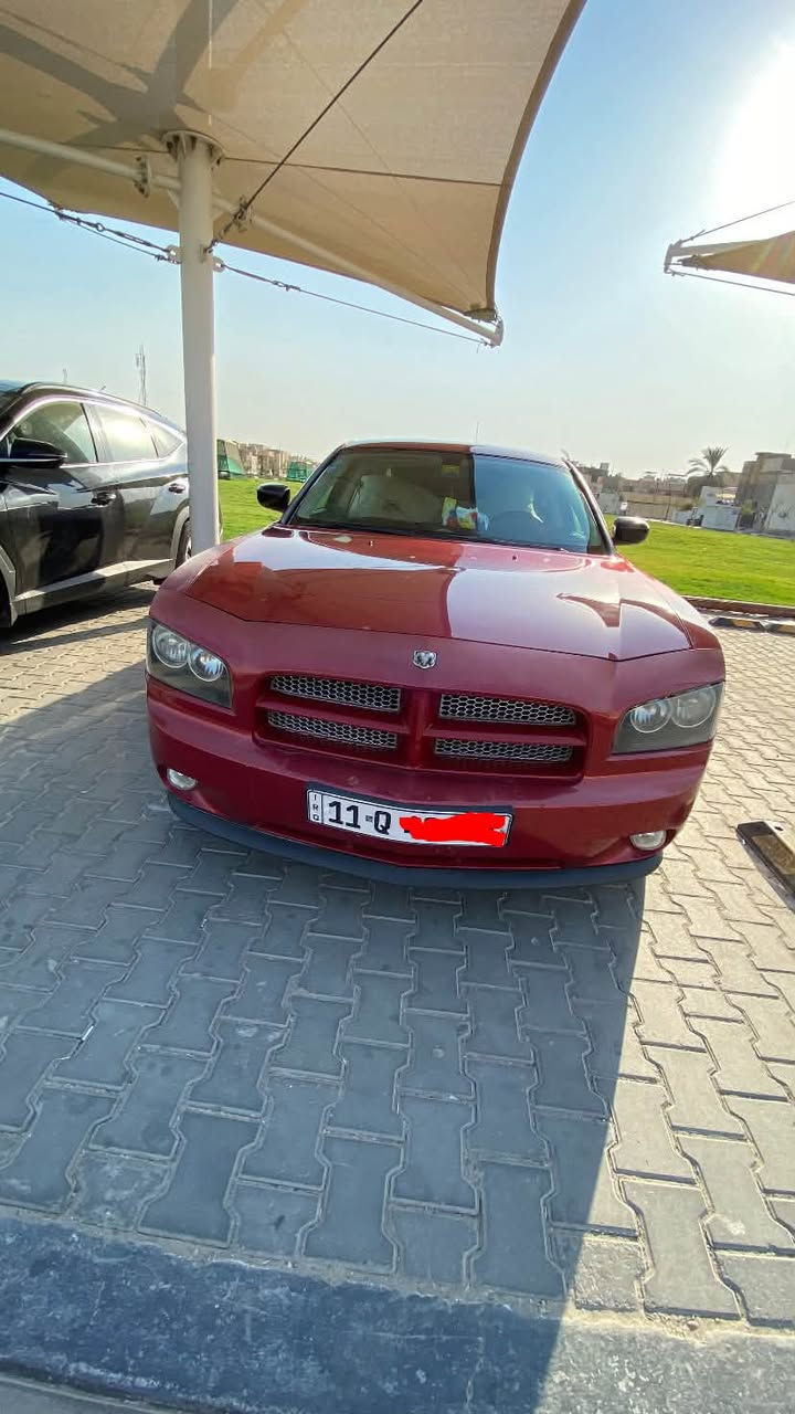 السلام عليكم دوج جارجر للبيع موديل 2008 رقم بغداد الجديد بأسمي. سياره ماشيه 175الف حقيقي سياره جديده مال بيت عله ايدي ما ناقصها شي كله جديد جاهزه السياره من كلشي كير محرك جيس سياره بلاديه كفاله مكفوله سياره  فقط الجراد صفحت عكس سايق فقط وشي قليل مكان السياره البصرة رقمي ***********. سعر 95 وبيها مجال شراي يتصل..
