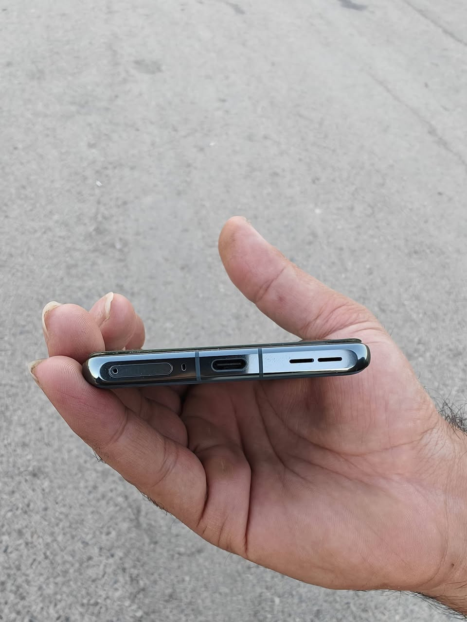 (OnePlus 12):
OnePlus 12 للبيع
​الرام: 16 جيجابايت
​الذاكرة الداخلية: 512 جيجابايت
​نسبة البطارية: 98%
​الحالة: نظيف جداً بحالة الزيرو (كالجديد)
​السعر: 600 ألف دينار (مع مجال بسيط للتفاوض)
​رقم الهاتف: ***********
