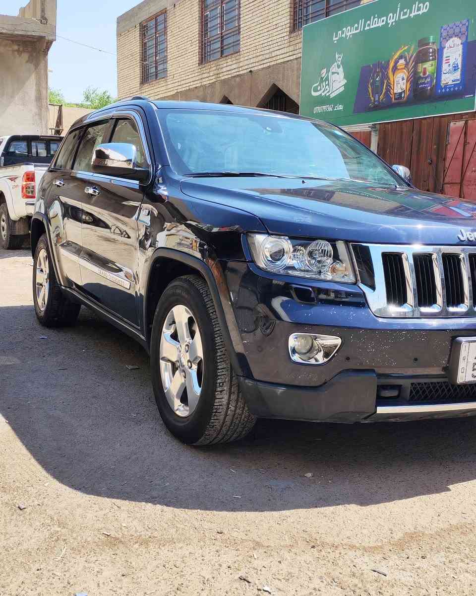 جيب 2011 خليجي لمتدد
فول مواصفات السعر 128$وبيه مجال
بيه قطعتين صبغ جاملغ امامي وخلفي
بدون دواخل شرط محرك 8 سلندر هيمي 5.7
بصمه 
 بونرما
لايت زنون 
كشافات زنون
كشنات كهرباء
تبريد قطعتين 
كامره خلفيه
تدفئه  مقاعد امامي + خلفي
حساسات خلفيه +أمامية
صدر جديد دهن جديد
وباقي المواصفات اللمتدد المعروفه 
السنويه بأسمنه تحويل ثاني يوم
 رقم بغداد جديد انكليزي 
📍مدينة الصدر
اي استفسار 
***********
