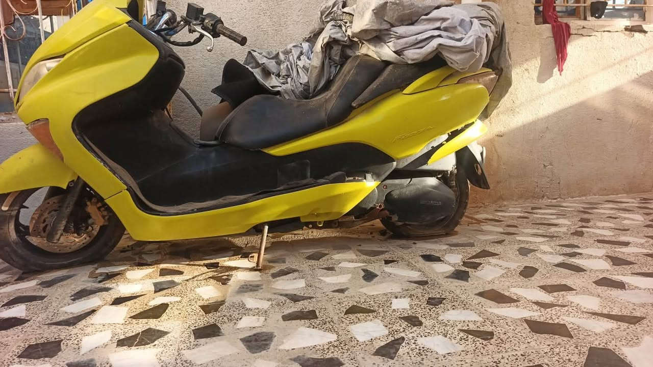 السلام عليكم دراجه فورزه 0/8 الدراجه اوراق وبيها مكينه تخبل مبدله جديده وكفراتها نضيفات وصابغها فرن مرتب الدراجه متروكه جانت تشتغل راعيها تاركها صار فتره عوزها باتري وشوفها واحد يفتهم بيها بس مكينه الله شاهد نضيفه كلشي ماابيها شغلت كهرباء يبيع طافيه مكانها قظاء الميمونه السعر 350 وبيها مجال استفسار ***********
