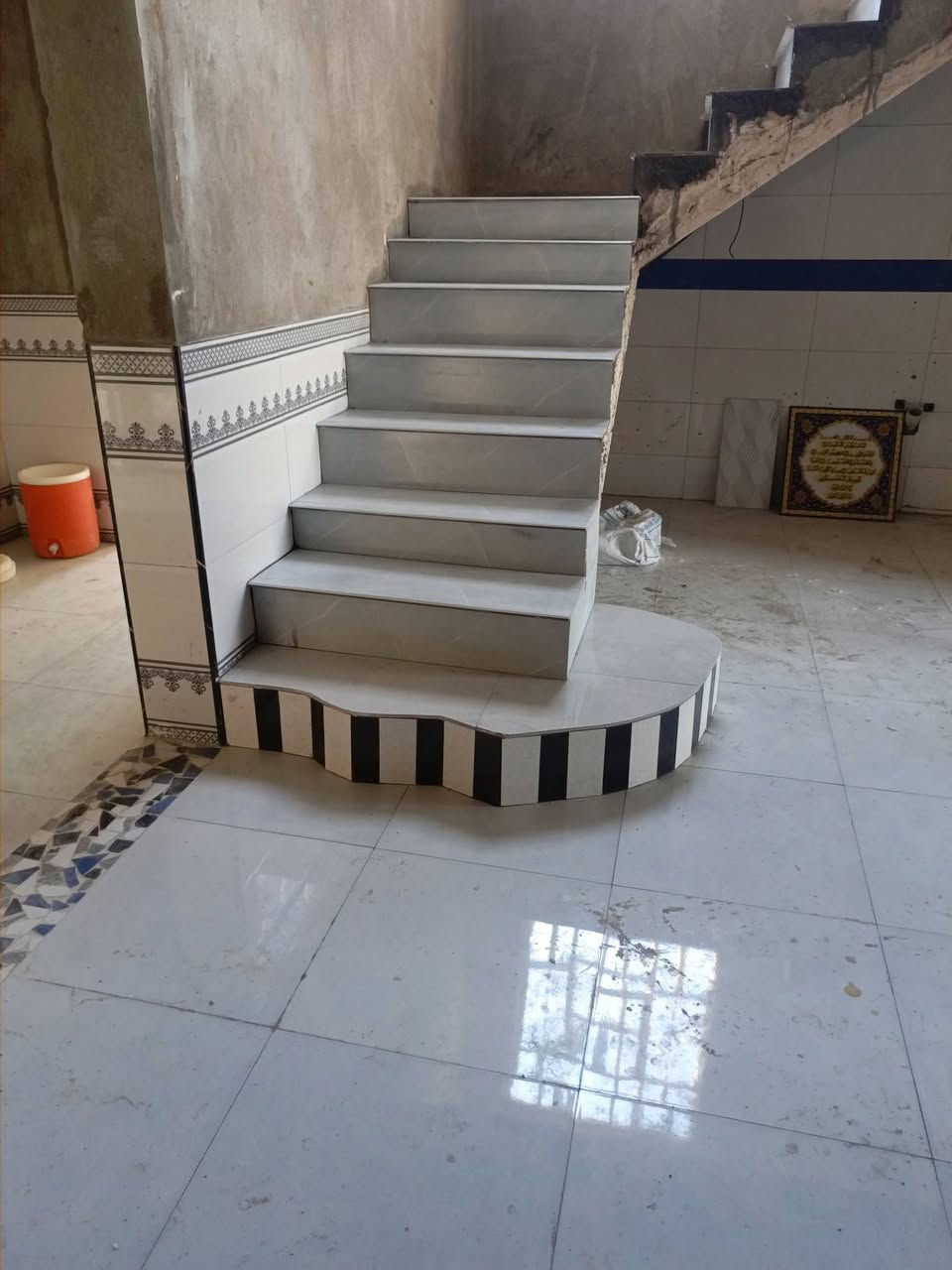 خلفه سيراميك متفرغ حاليا ارضيات مرمر كرانيت لوح واجهات درجه وتشغيل كافه انواع السيراميك  هذا رقم ***********
