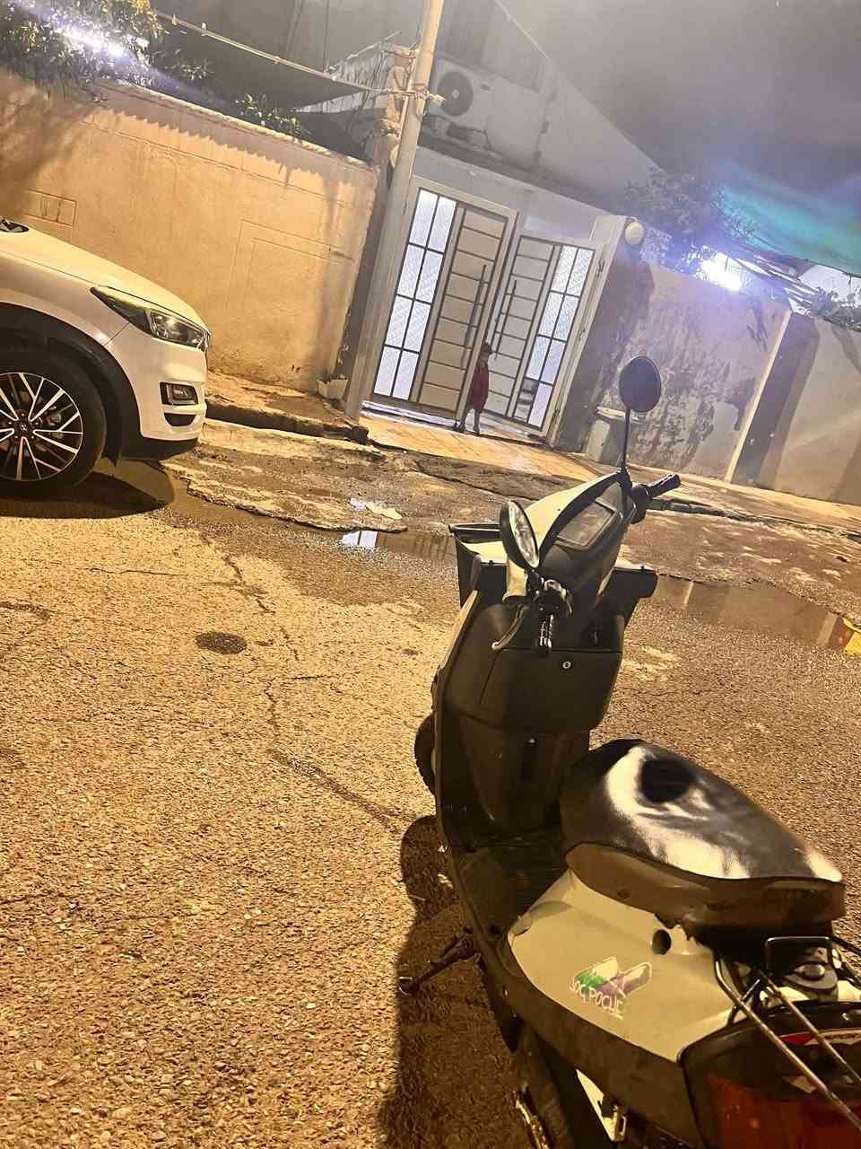 السلام عليكم ماطور بزون  للبيع ماطور جديد شرط هندر واحد السعر ١٨٠ وبيها مجال
