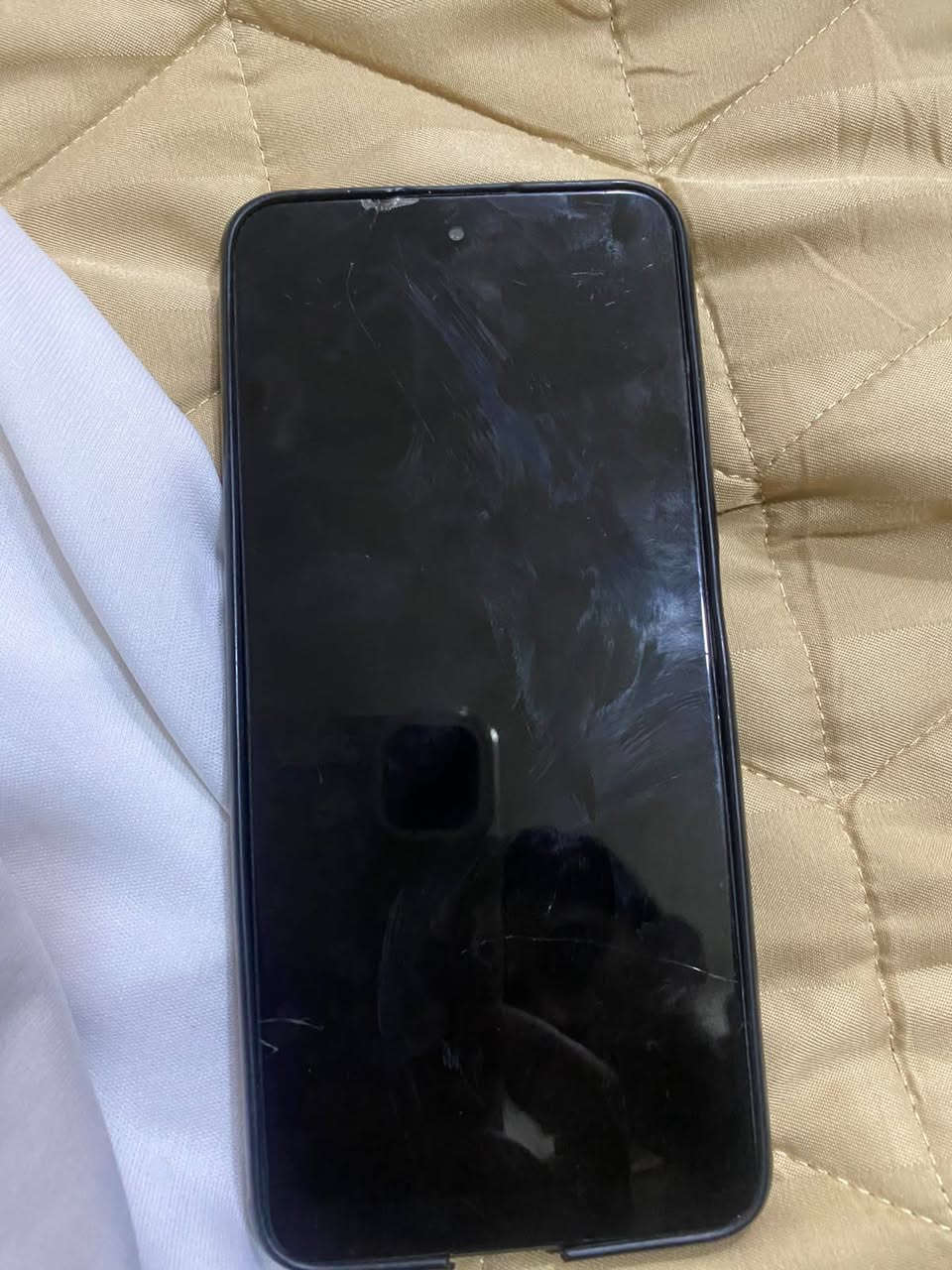 السلام عليكم بوكو اكس ار بي فطور مثل ماموضح بلصوره ذاكره 256 90 فريم  داخليه 12 كامره فول السعر 160 وبي مجال للستفسار *********** واتساب

نص مكتوب في الصور:
- CAMON 40 Pro 5G
- 23mm f/1.8 1/33s ISO1402