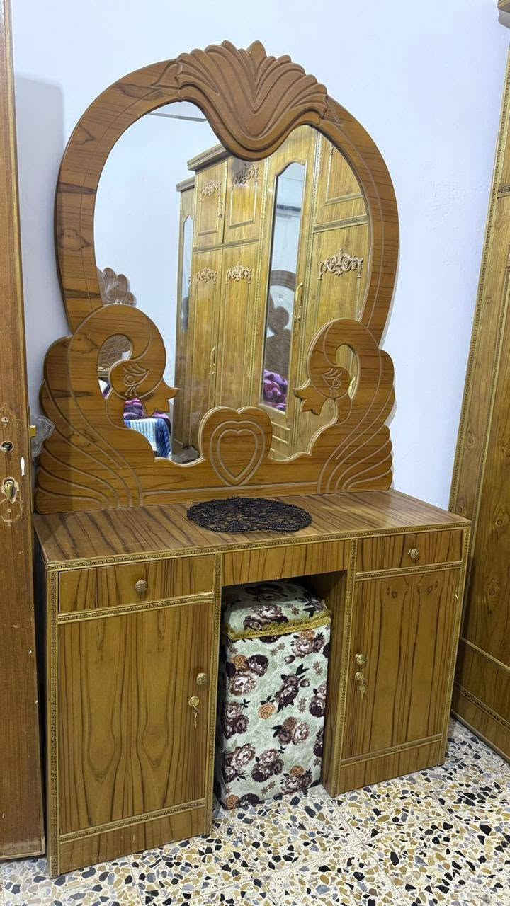 نجف حي ندا • غرفة اخشاب • ميز تواليت