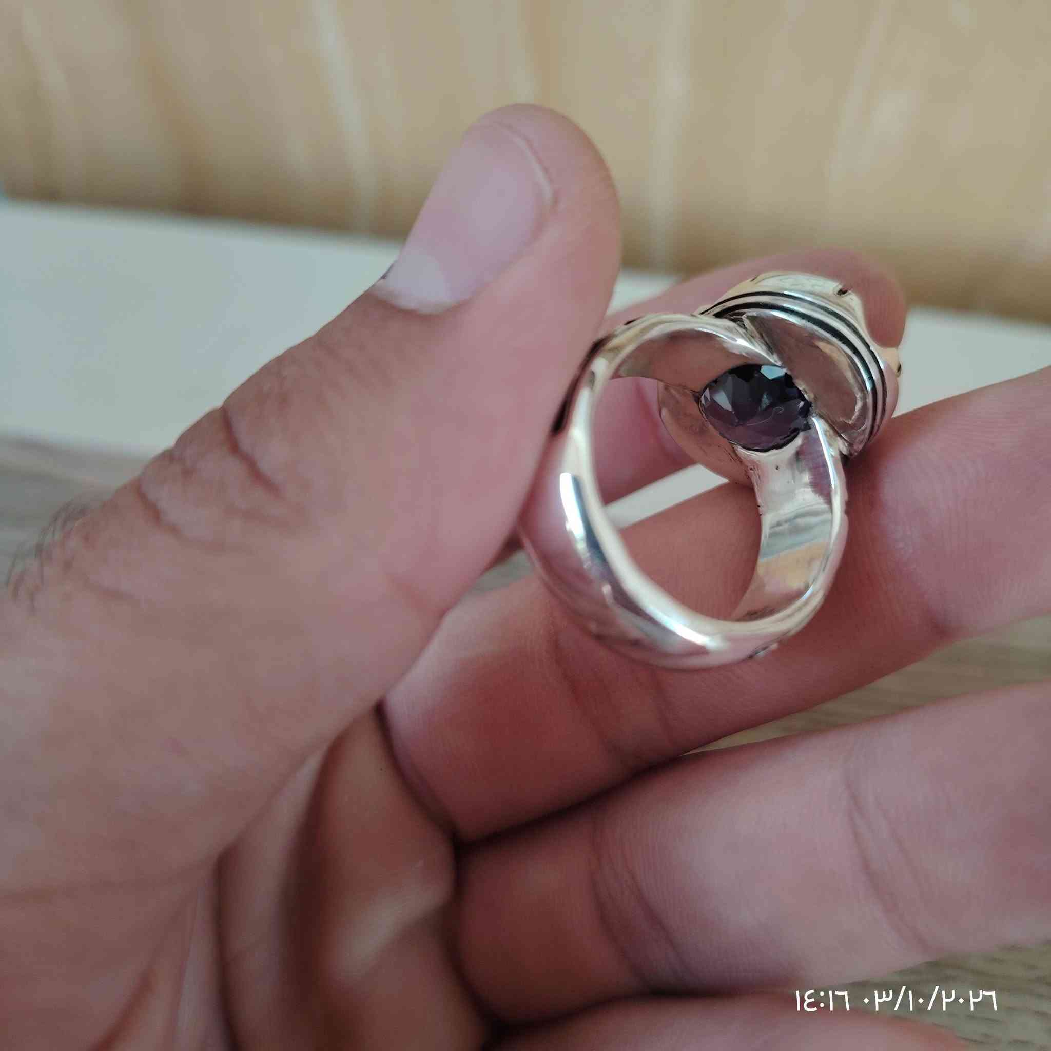 السلام عليكم محبس للبيع حجر توباز لندني فضه مختوب 925 صياغه ثقيله كلش وزن 17اونص غرام صياغه يوسف الجابري للتواصل خاص او واتساب *********** موجود توصيل لجميع المحافظات العراق 🇮🇶 ملاحضه محبس غير بلبوس باحره طلع من ورشه جديد

نص مكتوب في الصور:
- ١٤:١٦ ٠٣/١٠/٢٠٢٦