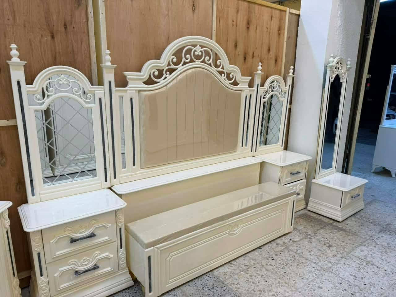موديل السلطانه

ضمن وجبة الدرجة الاولى 

وضمن وجبة الاصباغ البوية 

اللون اوف وايت 

غرفة 6 ابواب طابق واحد

تتكون من 9 قطعة

السعر 2،900 فقط

الداخل صاج طبيعي 4 ملم

الوجه 12ملم MDF

الظهر چرچوبة شد براغي 

القاعدة بلوك صاج السقف بلوك صاج

كل الغرفة قواطع المجرات بلوك بورد سكك حديد درجة أولى 

السرير ٦ ارجل ثقيل 

شازلون وطابورية  

مرايا قيافة إضافية 

ارتفاع الكنتور 240سم

عرض الكنتور 320سم

عرض زاوية الملابس 116سم

‏العنوان محافظة بغداد / بغداد الجديده خلف جامع السامرائي شارع النجارين

‏التوصيل والشد مجاني إلى جميع محافظات العراق
 الاستفسار والحجز //***********
