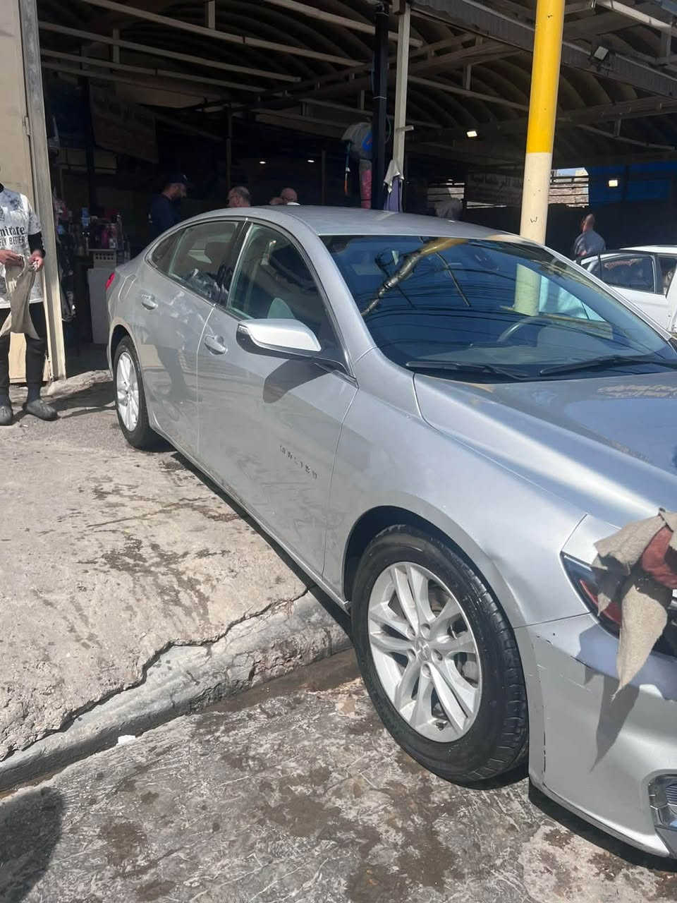 شوفرليت ماليبو 2018 LT گلين تايتل للبيع أو المراوس 🚗 السلام عليكم، متوفرة سيارة شوفرليت ماليبو موديل 2018 فئة LT، السيارة بحالة ممتازة وجاهزة للاستخدام، مواصفاتها گلين تايتل بدون حادث وبدون إيرباك ، المحرك كفالة وحجمه 1.5L توربو، وفقط الكير مبدل وجديد، المواصفات كراسي مخمل بلاد تحكم كهربائي، بصمة تشغيل وبصمة أبواب، شاشة كبيرة وكاميرا خلفية، تحكم ستيرن كامل ومثبت سرعة، تبريد قطعتين، وويل كروم حجم 17 بلادي، السيارة صدر وحدادية جديدة وما تحتاج أي مصروف، محرك بشرط الفحص والسنوية جاهزة للتحويل مباشرة، مكان تواجد السيارة للمعاينة في بغداد، للتواصل والاستفسار الاتصال على الرقم: ***********.
