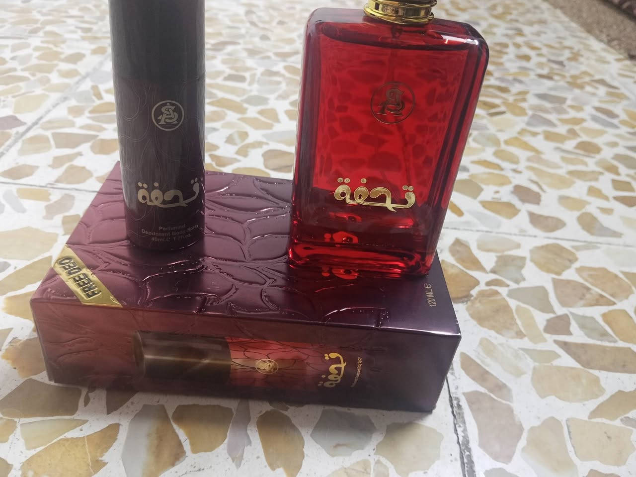 عطر (تحفة)+معطر جسم
السعر 15الف
تواصل واتساب 
***********
