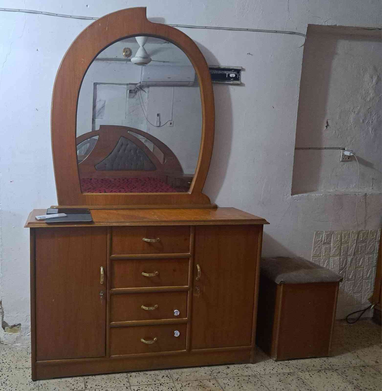 غرفة اخشاب جديدة فصال تركي للبيع 
للاستفسار الاتصال 
بل رقم
*********** 
او مراسلة واتساب
سعرها مناسب
