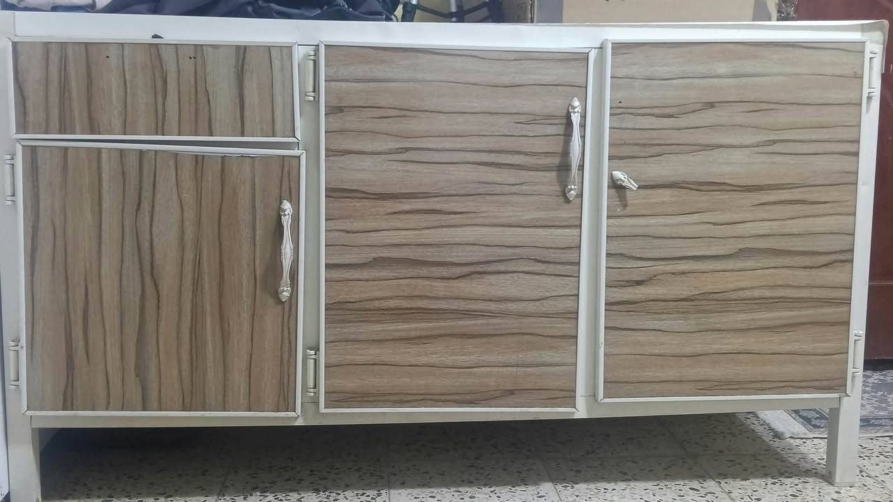 سلام عليكم كاونتر فقط بدون ملحق وبدون سنك للبيع 
نضيف مابي ايضرر العنوان بغداد الشعب وره جامع الشروفي 
السعر 75 الف
