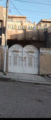 بيت احد الاصدقاء المساحة ١١٠  الواجهة ٦ وربع ملحقاته طابق ونص  بناء قد...