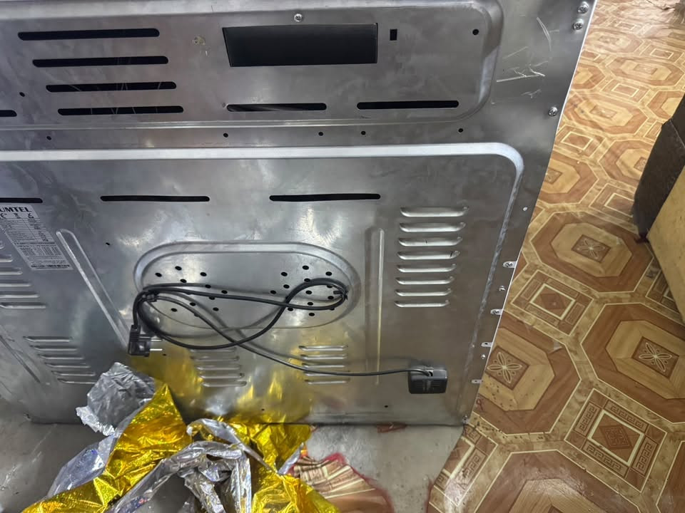 للبيع طباخ ٥عيون شوايه جدايه كلوب بعده ما مستخدم السعر ٥٠٠العنوان بغداد ***********واتساب
