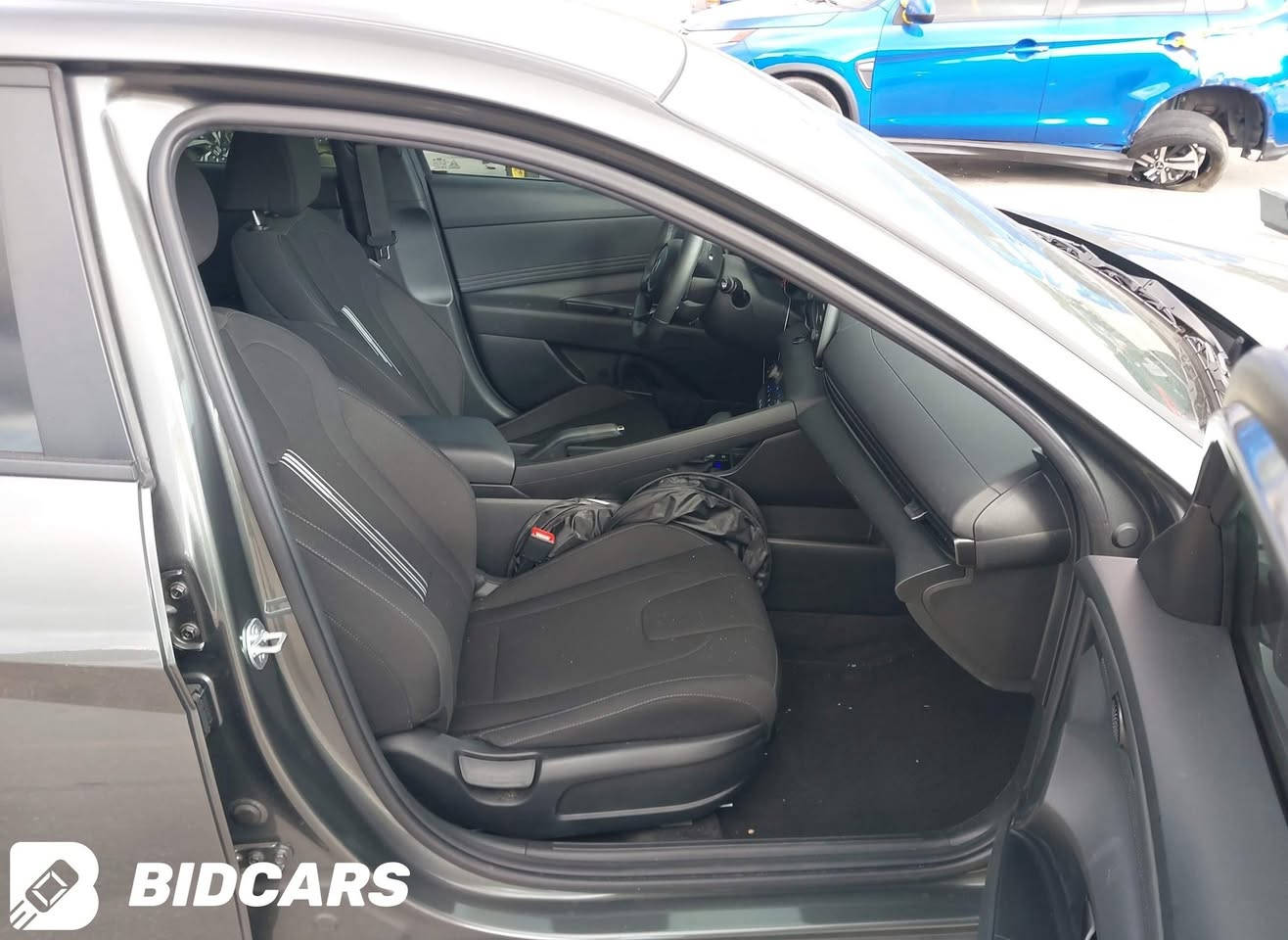🚘 شراء جديد
2025 Hyundai Elantra, Sel Sport 
🎉 مبارك إلى زبوننا العزيز، نتمنى له قيادة آمنة وممتعة.
📍 عنوان الشركة: بغداد – المنصور – شارع البرج – مقابل التفاح الأخضر
📞 للاستفسار: ***********
