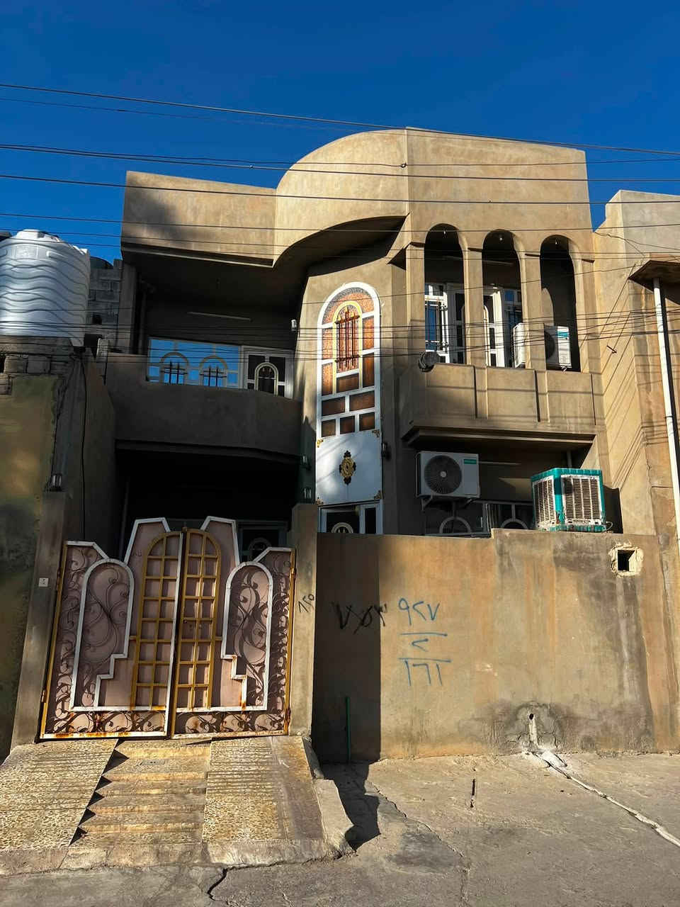 مكتب بشار المصيرع للعقار 🏛️🏛️ 

🔹 البيت طابقين شارع الوكيل ذنون 
الطابق الاول غرفتين نوم  وهول واستقبال وصحيات..
الطابق الثاني ٤ غرف نوم وصحيات 
المساحة ١٥٠ ( ٧.٥ ×٢٠)
✅ملك صرف شرط تحويل  
————————————————————
للاستفسار اكثر مراجعة مكتب بشار المصيرع للعقار الموصل حي المامون شارع العام 

اوالاتصال على الارقام التالية 
بشار ابو عمر    ***********     او ‭   ‬ ***********
السيد ابو عبد  *********** 

🔹 نستقبل كافه العروض التجاريه والسكنيه

