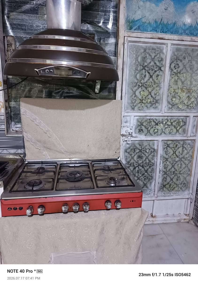 كاونتر كويتي كلش نظيف سبع قطع اربعة متر وياه طباخ وساحبة كلهن ب٦٠٠ العنوان الزبير
***********
