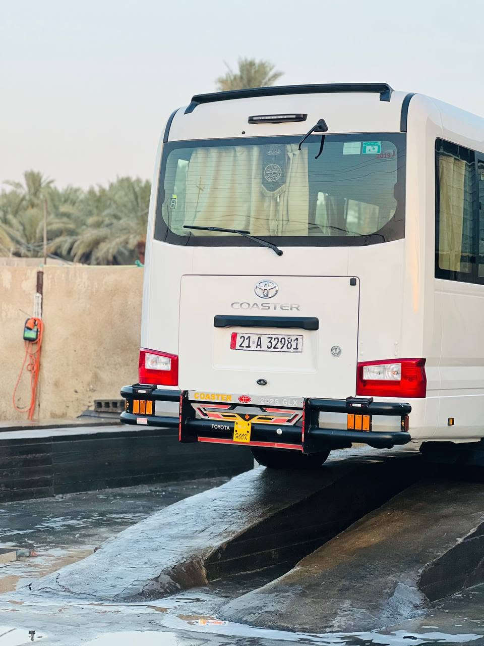 كوستر للبيع موديل ٢٠١٩
بيها بجم وباب سايق مبدلات بلادي ابيض  
كامله السياره قلاب ستاركس دوشمه تخم تاير 
سفريات من الدعاميه للدعاميه فاتح اربع وياله 
بوليش وصبغ وياله  كير مكينه اكسل وضع شركه 
خطها كربلاء بغداد مكان السياره كربلاء سعر ٤١٥ وبيها مجال***********
