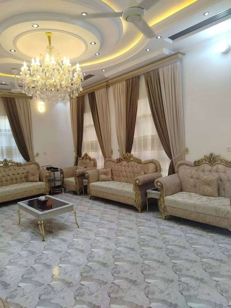 بيت للبيع 
في الفلوجه في مجمع الرحاب
 شارع ٢٠ ركن على ساحه
المساحه ٣٠٠ منر
 يحتوي على ٢غرف مع صاله واستقبال ومطبخ و2 حمامات داخليه وخارجيه نقوش مغربي بناء حديث طابوق 
السعر ١٩٥ملبون قابل للتفاوض
مكتب عزت للعقار شارع 60قرب تقاطع جامع التقوى مقابل المول الجديد في حي التأميم
هاتف
***********

