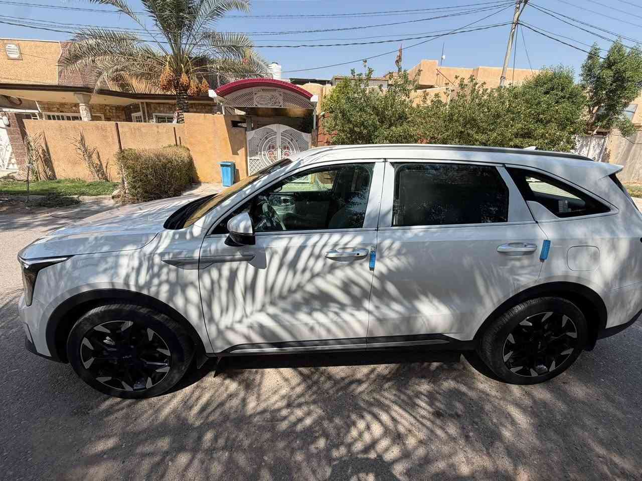 السلام عليكم للبيع كيا سورنتو
2025 كفاله عامه 
ماشيه 45الف 
ويل 20 
داتا شو 
دبل كامره 
سته سلندر 
سبعه راكب 
السعر 295 $وبيها مجال 
رقم بغداد بسمي تحويل مباشر 
التواصل 
*********** 
العنوان بغداد
