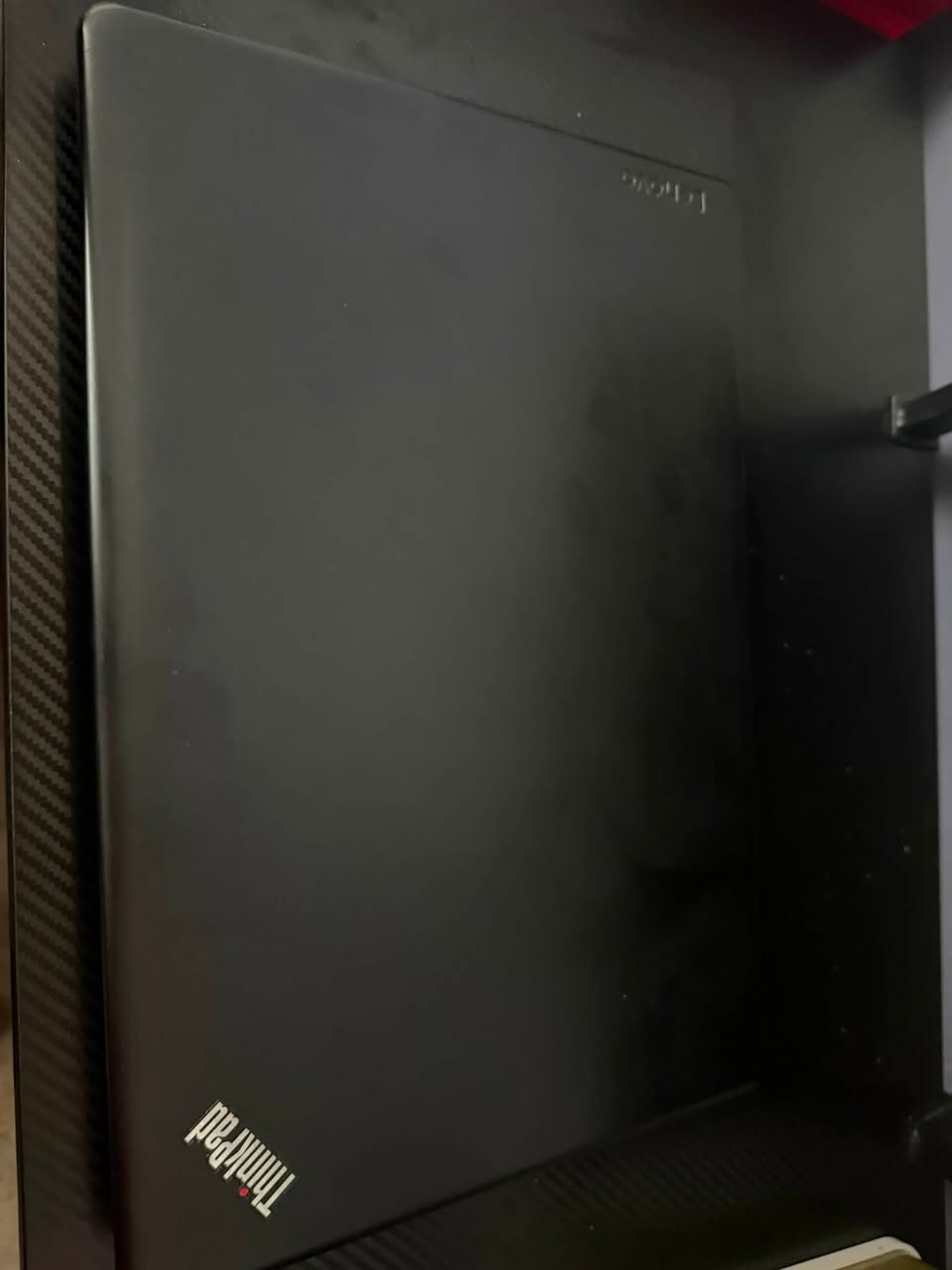 💻 لابتوب Lenovo نظيف جداً للبيع - مواصفات قوية للدراسة، العمل المكتبي، والبرامج الهندسية
 * الماركة: Lenovo
 * المعالج: Intel Core i5 (الجيل السابع 7200U)
 * الرام: 8 جيجا DDR4
 * كرت الشاشة: كرتين شاشة (منفصل NVIDIA GeForce 940MX سعة 2GB + مدمج Intel HD 620 يوصل لـ 4GB)
 * التخزين: 500 جيجا HDD
 * الحالة: الجهاز شغّال 100%، نظيف جداً وبدون أي مشاكل.
📍 المكان: بغداد - الشعب
📞 للتواصل والواتساب: ***********
