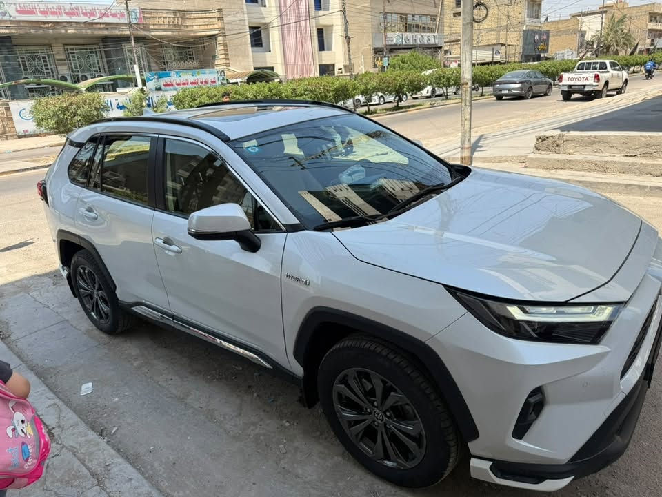 السلام عليكم  راف فور هايبرد ساااز موديل 2023 ماشيه 45 الف السياره بوضع الوكاله فقط مكانين بارد فتحه سقف بصمات ابواب 3 انظمه قياده لايت ليلي نهاري زنون ويل كروم رقم بغداد باسمي ثاني يوم التحويل هزه حديدة تحكمات  سبير ما نازل ابد  بصمه تشغيل عدد 2 سيترن شحن موبايل واير لس مكانها بغداد الكرخ ***********
