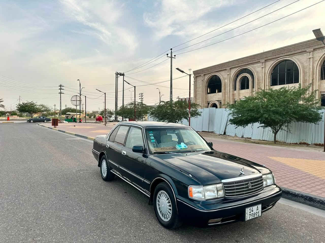 سلام ‏عليكم للبيع  سيارة أرنب شاصي طويل   1995سياره مكفوله من عيب شرعي ولكصه وتعهدلك بتحويل  وأصوليات سنويه 2030 رقم البصره حداديه جديده تواير  تخم جديد اصلي تبريد ثلج مصبوغه عام جماليه صارف عليه خير من الله مطلوب 59 ورقه وبيه مجال مو شراي لا يتصل ما راوس ***********
