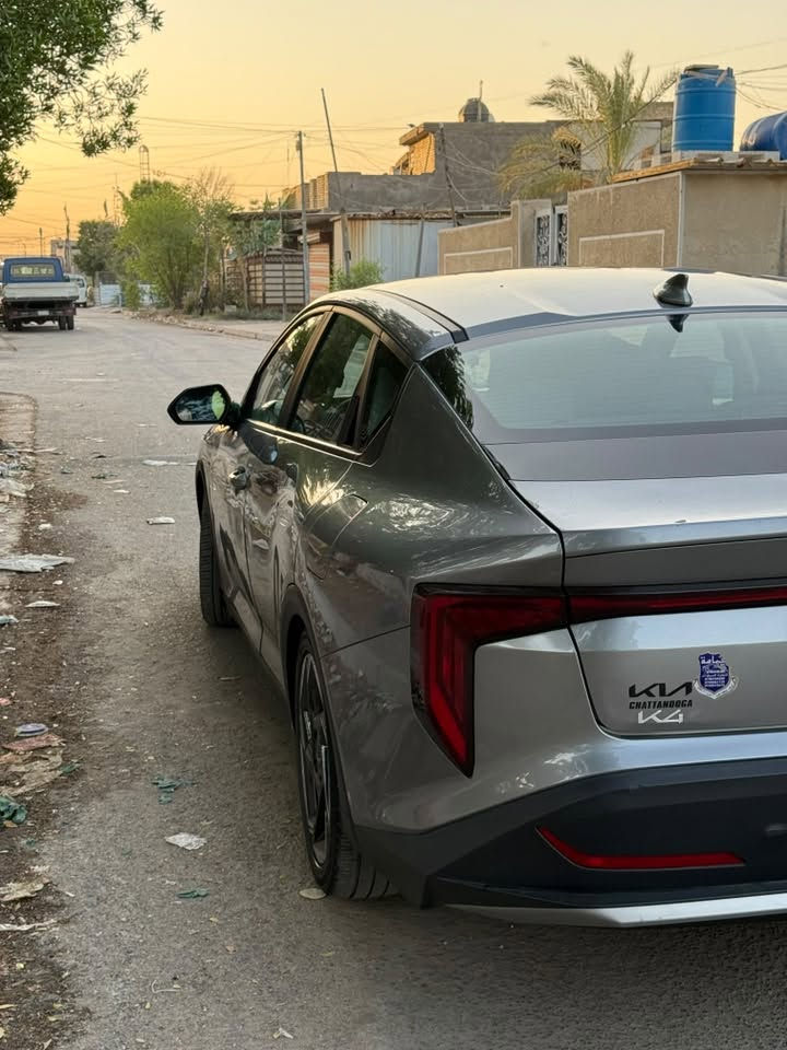 سلام عليكم
كيا K4 للبيع 2025 

وارد امريكي حادثه  موجود بالصور

مواصفاته 

بصمه و وبصمه ابواب 

اناره ترحيب عند الاقتراب من السياره

تشغيل عن بعد

صندوق ذكي يفتح عند الاقتراب من السياره

رادار امامي وجانبي

لايت لد 

شاشه اصليه وكامرا اصليه

شاشه كاربلي

شاحن واير ليس

سايد بريك بصمه

تحكم مقود كامل 

وبعد المواصفات المعروفه بال K4

السعر 145  💵$ بيه مجال بصيط 

مكان السياره بغداد العبيدي

للاستفسار اكثر الاتصال 
السيارة ماناقصه اي شي 
***********

***********
