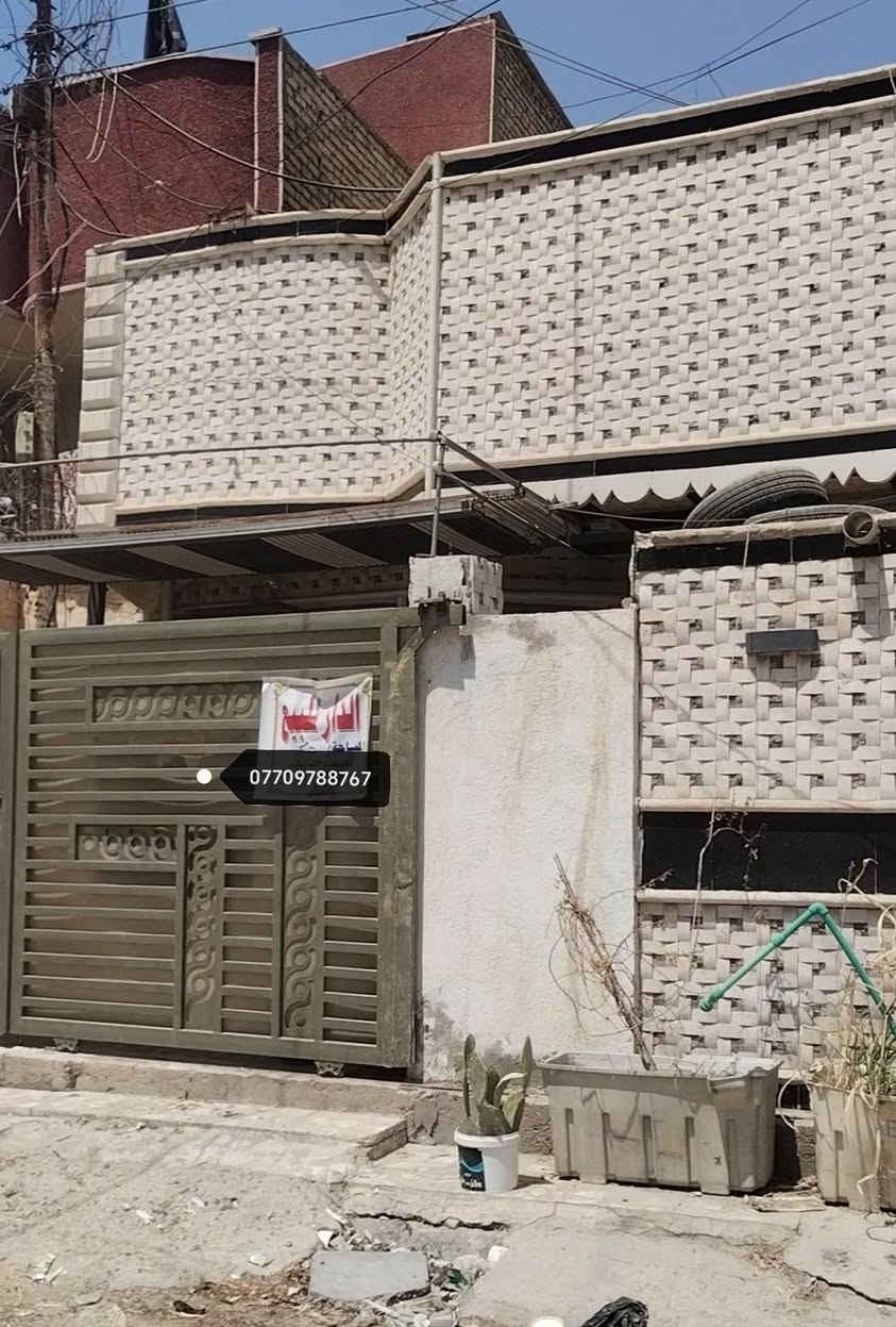 واجهيه 6 أمتار نزال 12ونص مدخلين استقبال ومطبخ وغرفه ومنور وغرفه فوك وسطحين وحمام خارجي وحمام داخلي 2 بناء حديث ديكور داخلي وخارجي واقع حال 90 اوصولي  بالسند 52 متر موقع مميز رأس فرع مكان الشعب جمعيات ماقبل العيادة شعبية ماكو مقابيلك جار حديقة كدام البيت بيت طابو صرف ***********  قرب أفران ابو حسام @إشارة

نص مكتوب في الصور:
- ***********