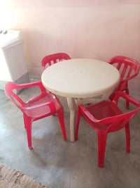 ميز وكراسي • بلاستيك • نظيفات