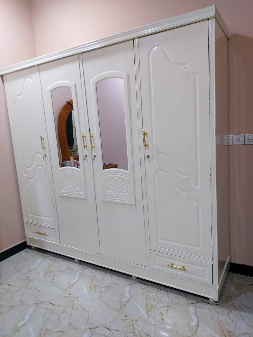 ميز تواليت • كنتور