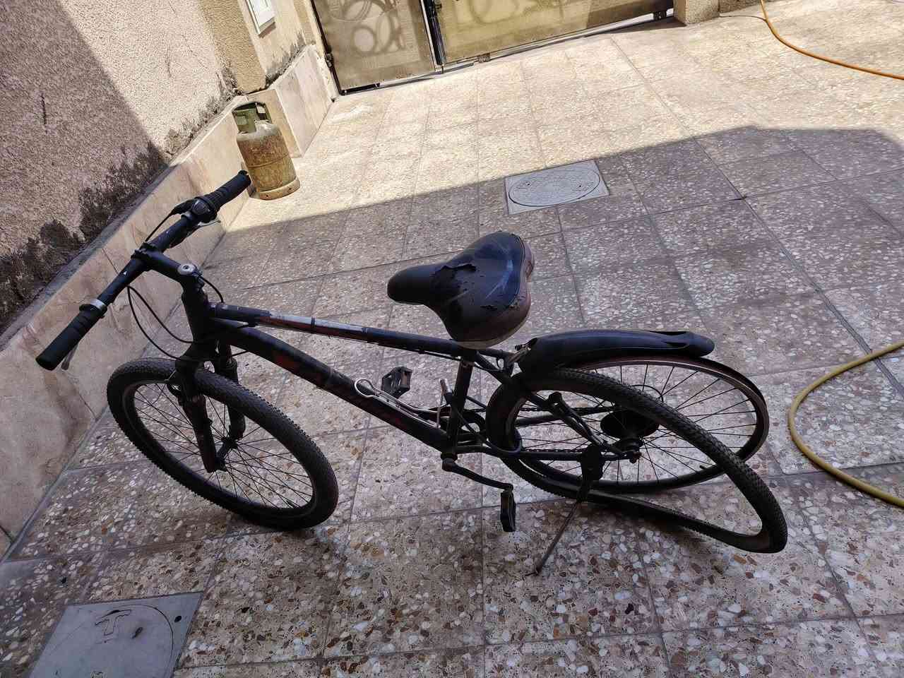 بايسكل للبيع 
بايسكل جديد كلشي ما بي بس يحتاجله جوب وغسل زنجيل 
و بايسكل متروك 
الحجم : 28
ياباني كنت 
دبلات شغاله 
بريك خلفي وامامي شغالات 
مكاني بغداد الأمين

 الرقم :  ***********
