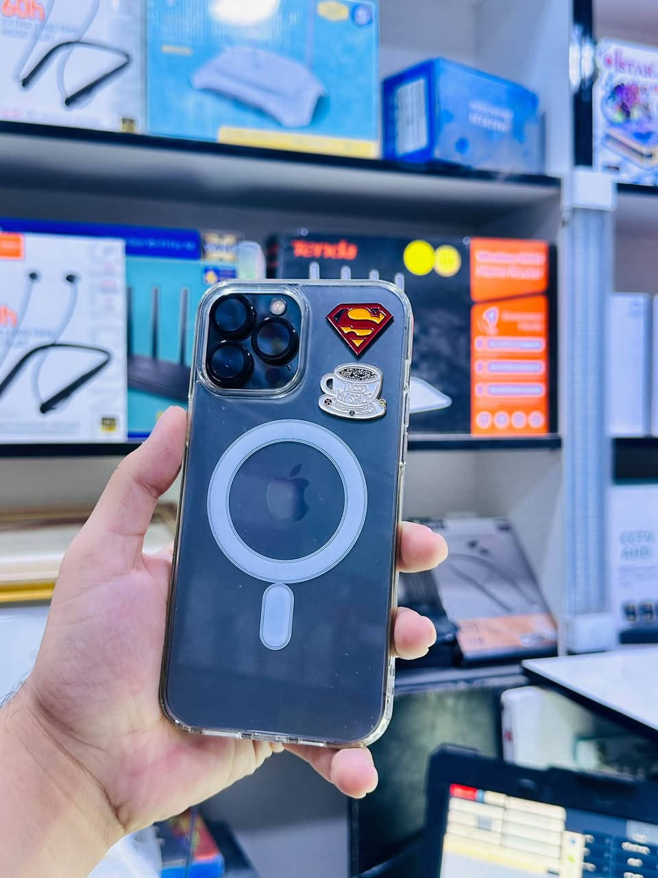 من رخصة الادمن
عنوان ديالى.
📱 iPhone 13 Pro Max
🔹 Storage: 1TB
🔹 Version: American 🇺🇸
🔹 Battery Health: 90% 🔋
🔹 الجهاز كلش نضيف
🔹 كلشي بيه بلادي وأصلي ✅
🔹 الكاميرات والشاشة نظيفة وسليمة
🔹 استعمال نظيف جداً
🔹
📩 للجادين مراسلة واتساب هذا رقم
***********

نص مكتوب في الصور:
- 6:29
- حالة البطارية والشحن
- كما هو الحال مع البطاريات القابلة لإعادة الشحن، بطارية الهاتف قابلة للاستهلاك وتصبح أقل فاعلية مع الوقت. معرفة المزيد...
- 90%
- الحد الأقصى للقدرة
- هذا قياس لقدرة البطارية مقارنة بقدرتها عندما كانت جديدة. قد تتسبب القدرة المنخفضة بتقليل ساعات الاستخدام بين عملية الشحن والأخرى.
- أقصى قدرة للأداء
- ستساعد الأنظمة المضمنة في النظام والمكونات في تخفيف آثار الأداء التي قد تلاحظها أثناء التقدم الكيميائي في عمر بطارية iPhone.
- شحن البطارية المحسن
- للحد من استنزاف عمر البطارية، يتعلم الـ iPhone من عادات الشحن اليومية، بحيث ينتظر ولا يتجاوز 80% حتى يحين موعد حاجتك إلى استخدامه.
- الشحن بالطاقة النظيفة
- في منطقتك، سيحاول iPhone التقليل من البصمة الكربونية من خلال انتقاء وقت الشحن الذي تتوفر فيه كهرباء بانبعاثات كربونية منخفضة. يتعلم iPhone من عادات الشحن اليومية، بحيث لا يشحن بالكامل حتى يحين موعد حاجتك إلى استخدامه. معرفة المزيد...
- 6:14 حول الاسم iPhone إصدار iOS 26.6.1 اسم الطراز iPhone 13 Pro Max رقم الطراز MLL23LL/A الرقم التسلسلي DWM14NQJVN الأغاني 0 الفيديوهات 0 الصور 47 التطبيقات 13 السعة 1.02 ت.ب. متوفرة 995.3 غ.ب. عنوان Wi-Fi 5C:52:30:2E:79:E7 Bluetooth 5C:52:30:34:71:AD البرنامج الثابت للمودم 5.51.03
- YallaPay
- iPhone 13 Pro Max Graphite 1TB
- Slow Charging 55
- iOS Version 26.6.1 (23G83)
- Serial Number DWM14NQJVN
- IMEI1 354798785356685
- IMEI2 354798785177446
- Model Identifier iPhone14,3 (A2484)
- Model Name MLL23 LL/A
- Sales Region USA
- Activation Yes
- Jailbreak No
- ID Lock OFF Search
- iCloud OFF Details
- Mfg. Date 09/10/2021
- Warranty Period
- Crash Logs 0
- View Device Details
- Battery Life 90% Details
- Charge Cycles 467
- Hard Disk 1TB Details
- Available Capacity 912.70 GB
- 89%
- No issues found.
- Basic Information Normal
- Motherboard Status Normal
- Battery Status Normal
- Screen Status Normal
- Front Camera Normal
- Rear Camera Normal
- Face ID Test Now
- View Verification Report
- Batch A...e/Erase
- Print Labels
- Virtual Location
- 3uAirplayer
- Feedback V9.02 Messages
- 06:49 م
- 2026/09/28
- NAS...