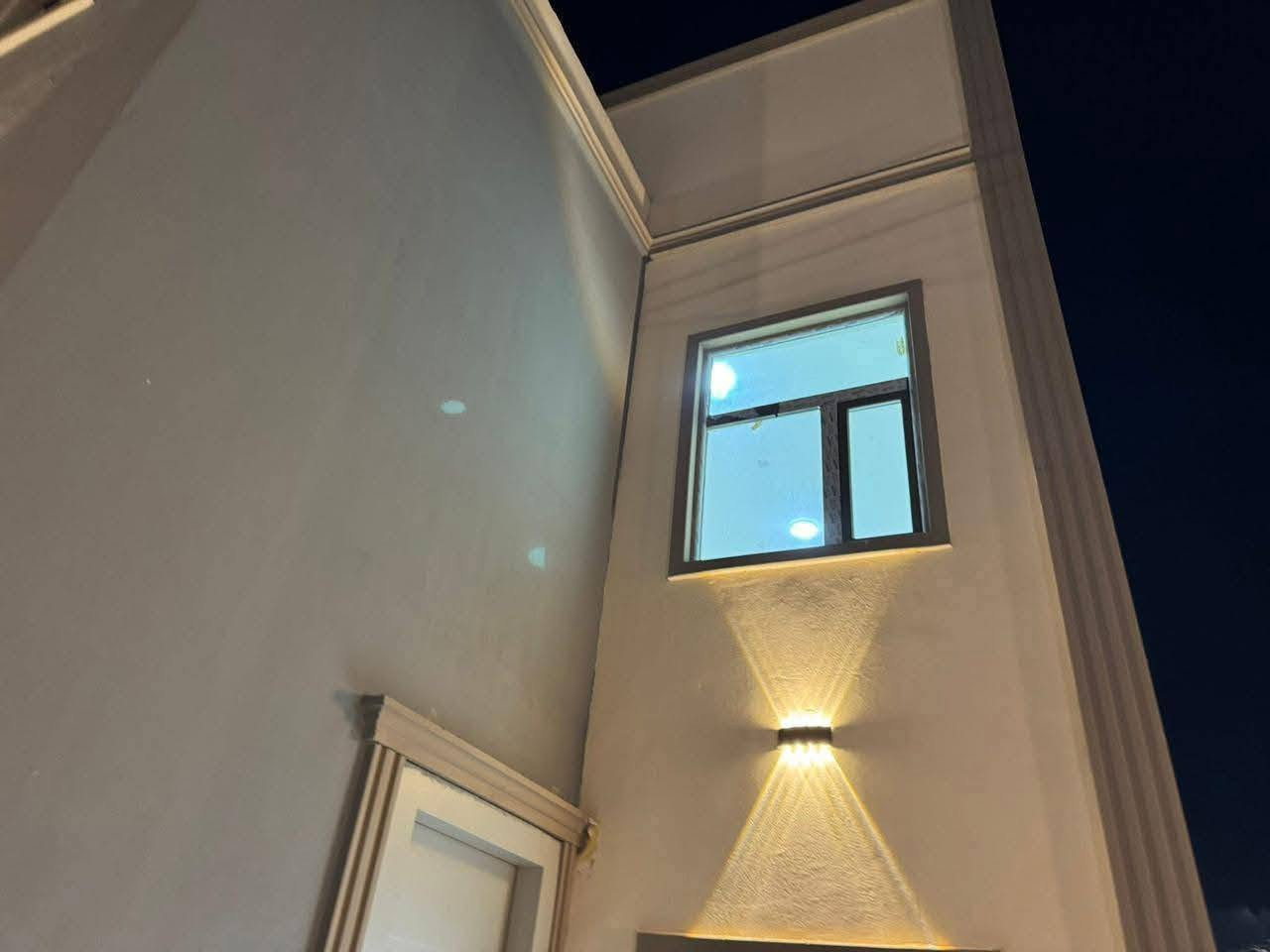 صاعد مصرف عقاري ✨
دار للبيع في مجمع الأميرات الثانيه مساحه 250 متر مربع رابع 
يحتوي على اضافات غرفه ثالثه فوك مع كتائب وترتيب الماء 
مجموع اربع غرف نوم واستقبال وحديقه وكراج 
يباع بمقدم 125 والمتبقي اقساط على المصرف العقاري 
القسط الشهري 508 الدار جاهز للسكن 
للتواصل *********** مكتب النخيل للعقار 🌴
