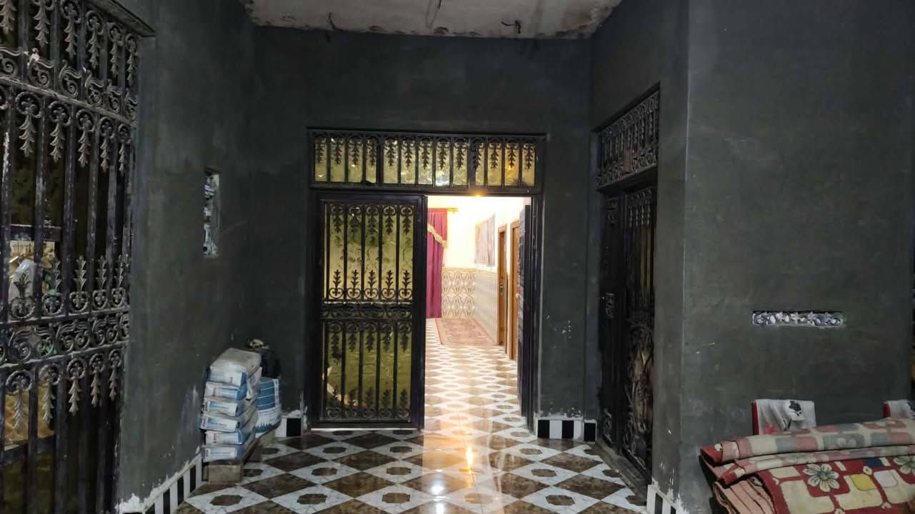 يالله 

دار للبيع مساحه 850 متر بيت درجه اولى 
بناء طابوك صب كونكريت كله سقف ثانوي 
بي 4 غرف وصاله جاهز من كلشي ماي كهرباء 
عمود 436 يبعد عن شارع الزوار 600 متر

والسعر 105 مليون مع المجال  للإستفسار الاتصال على الارقام التاليه ***********
***********
