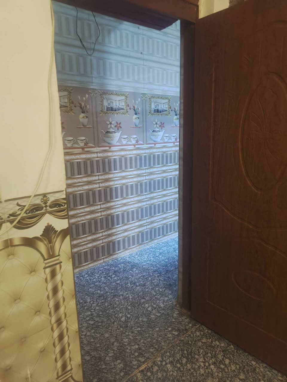 بيت معروض للبيع طابو صرف في حي الزهراء 100 متر الواجهه 5 النزال 20 طابقين يحتوي الطابق الاول على غرفه نوم وصاله ومطبخ وبراني ويحتوي الطابق الثاني على غرفه نوم وصالح للاستفسار والاتصال على هذا الرقم  ***********
