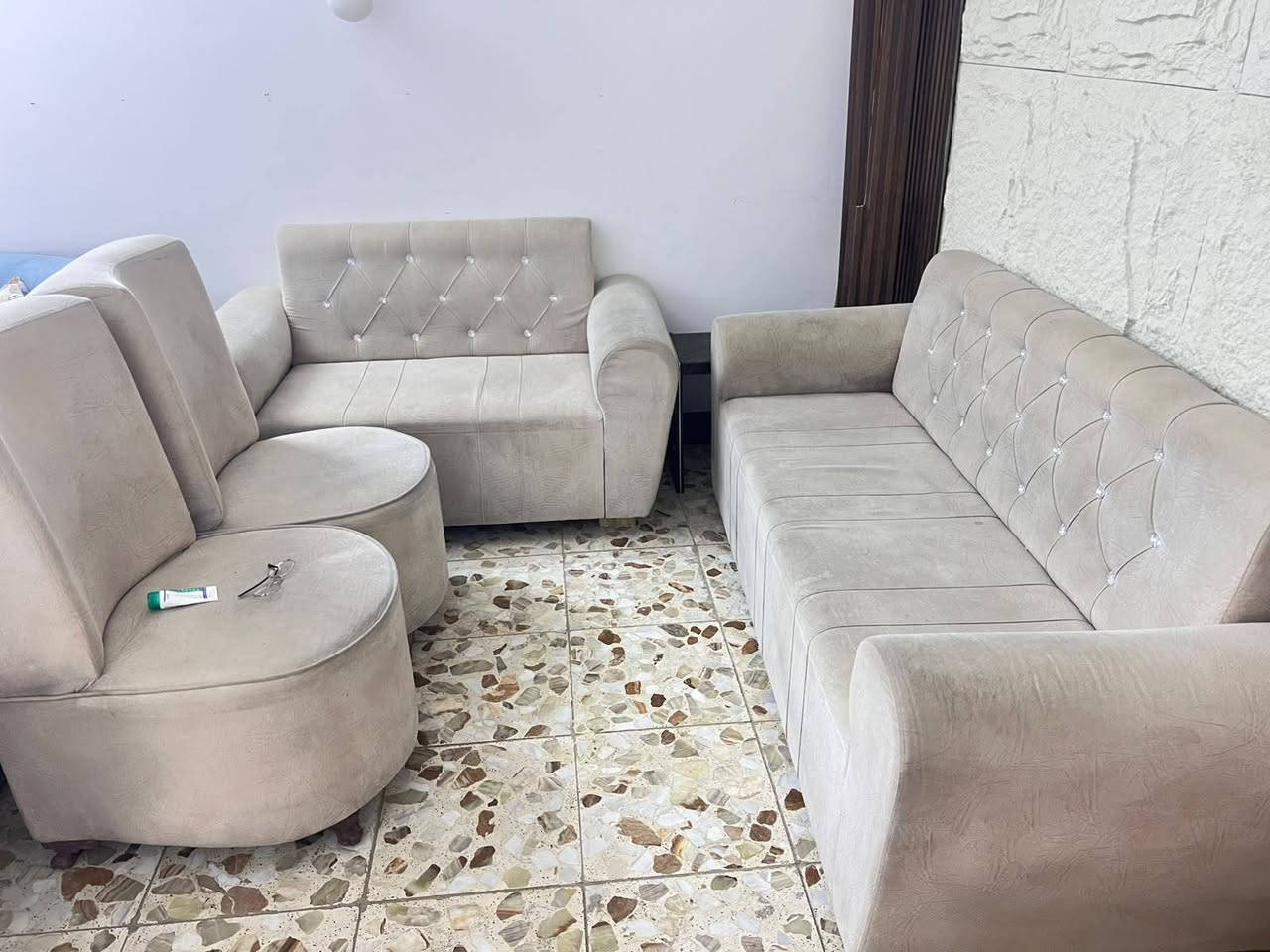 تخم قنفات نظيف جدا مكاني حي الجهاد
السعر ٢٥٠وبي مجال

للتواصل.  /***********
