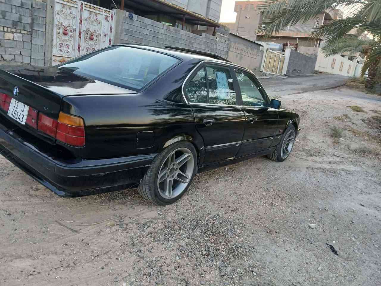 سلام عليكم اخوان ٥٢٥ موديل ٩٣ اصل... مسكر.. فتحة..
مكينه كير حداديه بحاله جيده جدا. َ..
داخل جلد كهرباء.. دبل ارباك...
كت ام... دعاميات ودوس...
ويل ميمو اصلي. إيطالي..
منضومه تبريد جاهزة 
مصبوغه للجماليه فقط...
بدون اي ضربه او حادث....
سياره جاهزه من كلشي وبلحقيقه احلا من صور
سنويه لل٢٨...
رقم بغداد تحويل ثاني يوم.***********مكانهه الفلوجه
