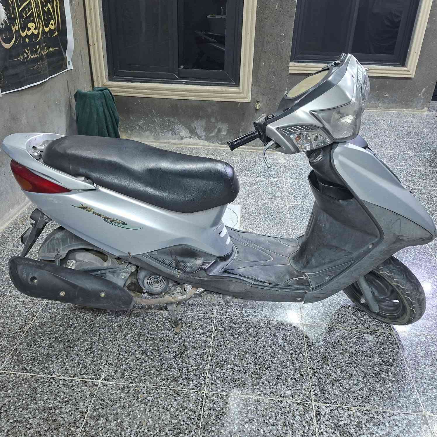 سلام عليكم دراجه بغبغاء للبيع مكينه خير من الله كهربائيات شغاله السعر 700 وبيه مجال الاستفسار *********** مكاني مدينة الصدر مكلف بلنشر

