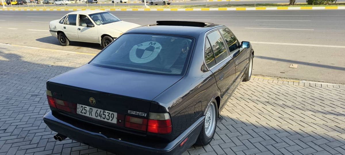 سلام عليكم 
بي إم 525
مديل 1995 بيلاد 
  كير محرك ابشرط
كير اوتماتيك 
سنويه هزه جديد رقم كركوك مشروع واطني
سياره صبغ عام جماليه
سياره بدون داوخل
اثنين جام كهربائي سلايت بجم M 
تليفون شاشه 
تبريد بشرط
كوبن بانزين
داخل جلد 
دبل أيرباك
تاخم تاير جديد
سياره بسمي ثاني يوم تحويل 
سعر 78بيهامجال
مكان كركوك 
رقم *********** باتصال على اتساب
