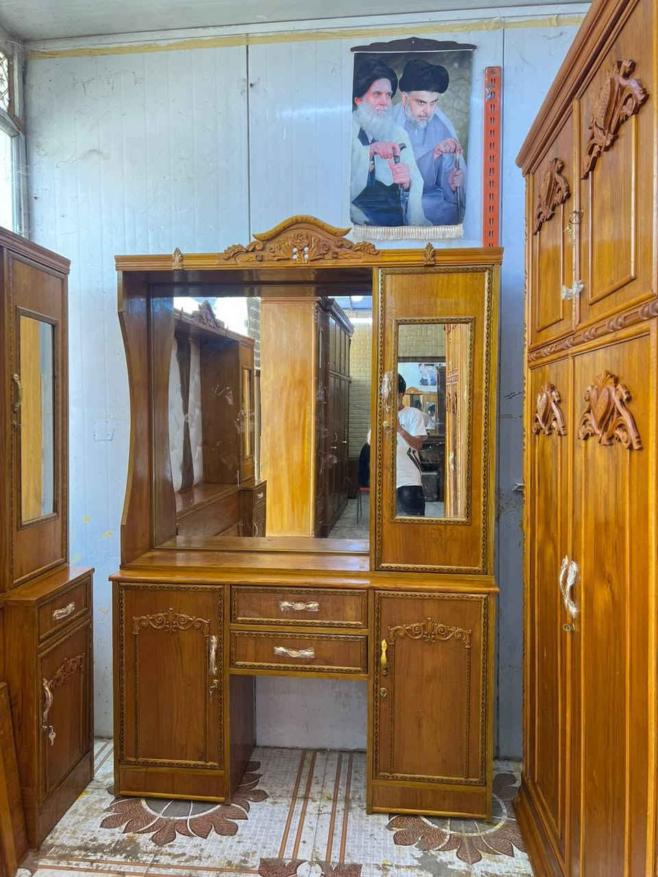 غرفه نوم ام السته طابقين داخل وخارج صاج ضهر جرجوبه زاويه كنتوري رتفاع الكنتور خمسه ملم جربايه مسرح غرفه ضخمه عنوانه كوت حي الجهاد شارع النجارين نجارة ومعرض الحجامي الاتصال او مراسلة الصفحه سعره مع الشد والنقل علينه داخل الكوت ***********
