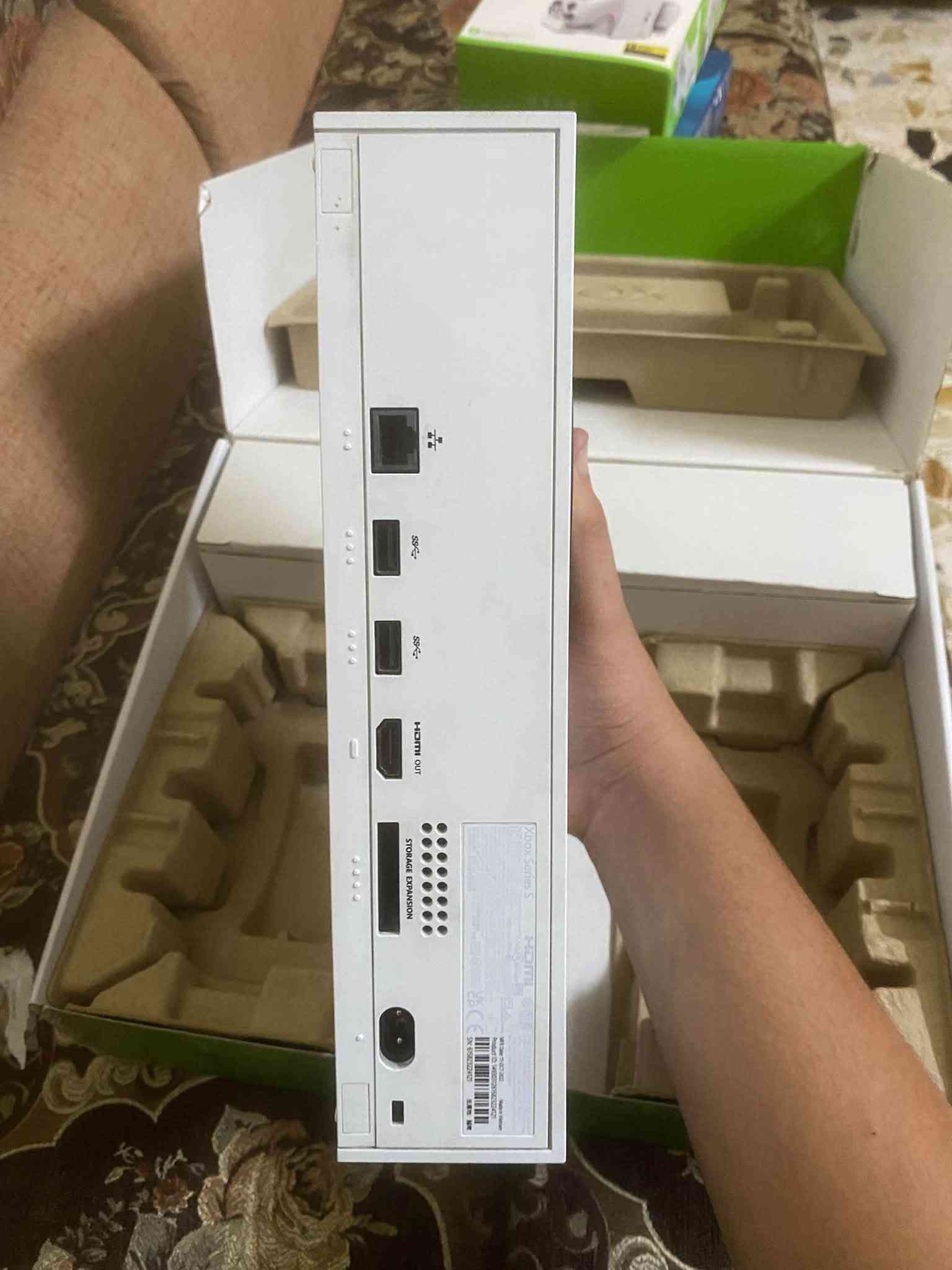 لسلام عليكم شباب اكسبوكس سيريس اس للبيع نص تيرة 512GB الجهاز كامل من كل ملحقاتة جوستكات ثنين مروحة تبريد وايرات الجهاز كله كامل  ويجي ويا احساب بي العاب اسسن العراق سعر العبة 70الف وفيفا 25 سعره 20 الف وبلاك اوبس سعره 23 الف ورددن ردبشن سعره 30 الجهاز كامل من كلشي ول جوستك الثانية الون مالته اصدار محدود تكدر تبيعه وحد بسعر اغلى من الجوستك العادية الجهاز اصدار 2021 سعرة500 وبي مجال للشراي 
مكان بغداد 
الرقم ‪***********
