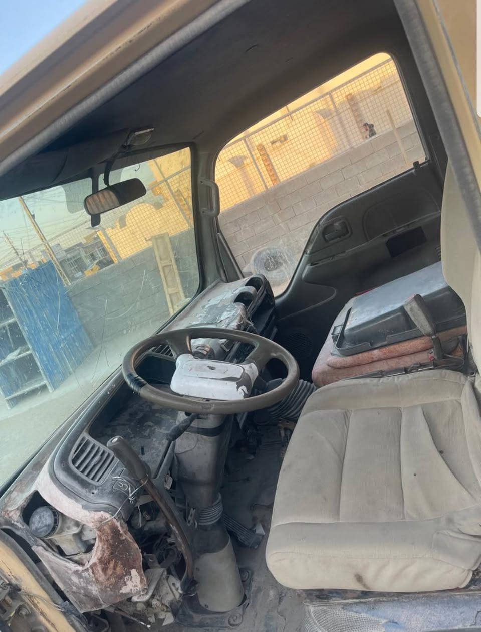 السياره البيع موديل 93 السعر السياره95 و بيه مجال الشراي ***********
