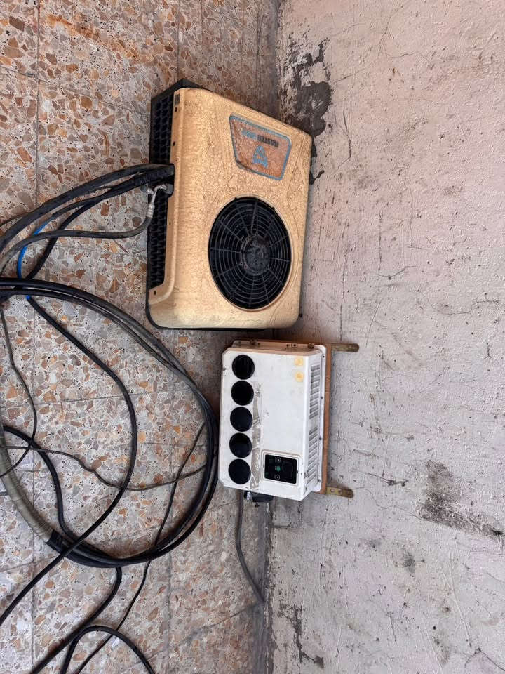 سلام عليكم جهاز تبريد كامل شغل عوزه بس غاز من فتحته طار سعره 400 خابر وتدلل ***********
