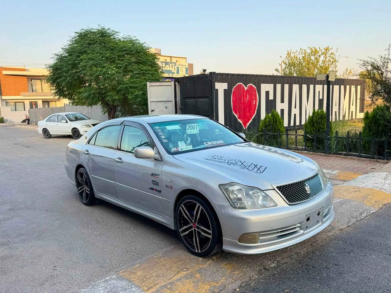 سڵاو لە هەموو لایەک فرۆشتنی خێرا شایینە براوە سعری ٤٥ گەڵاو مەعامەلە کۆدی هەیە و بالکۆدی وەرگیراوە جام  دواو پێشی هەڵگیراوە تەبریت سارد وگەرم مەزبوت سەیارەکە کامل مەسروفە گێر و مەکینەی ۸۲ ماڵی دۆستە گەر موشتەریت تێل بکە
شوێن / چەمچەماڵ
ژ.م/***********       ***********
