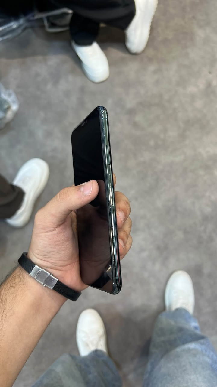 شاشة اصلية • ذاكرة ٢٥٦ • بطارية ٧٤٪