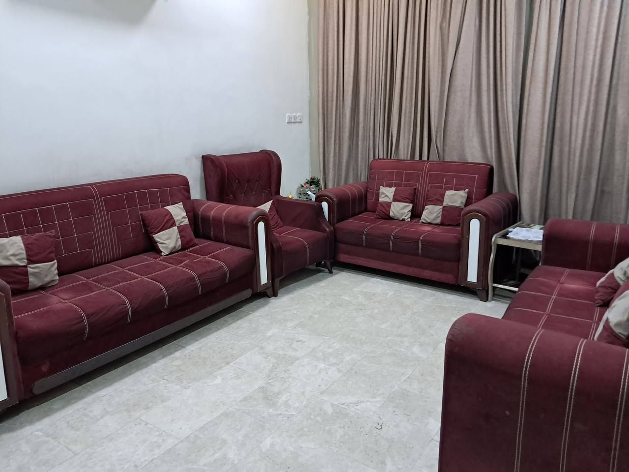 تخم موديل تركي ١٠ مقاعد كما موضح في الصور  السعر ٤٠٠ وبي مجال ، للاستفسار للاتصال على الرقم ***********
