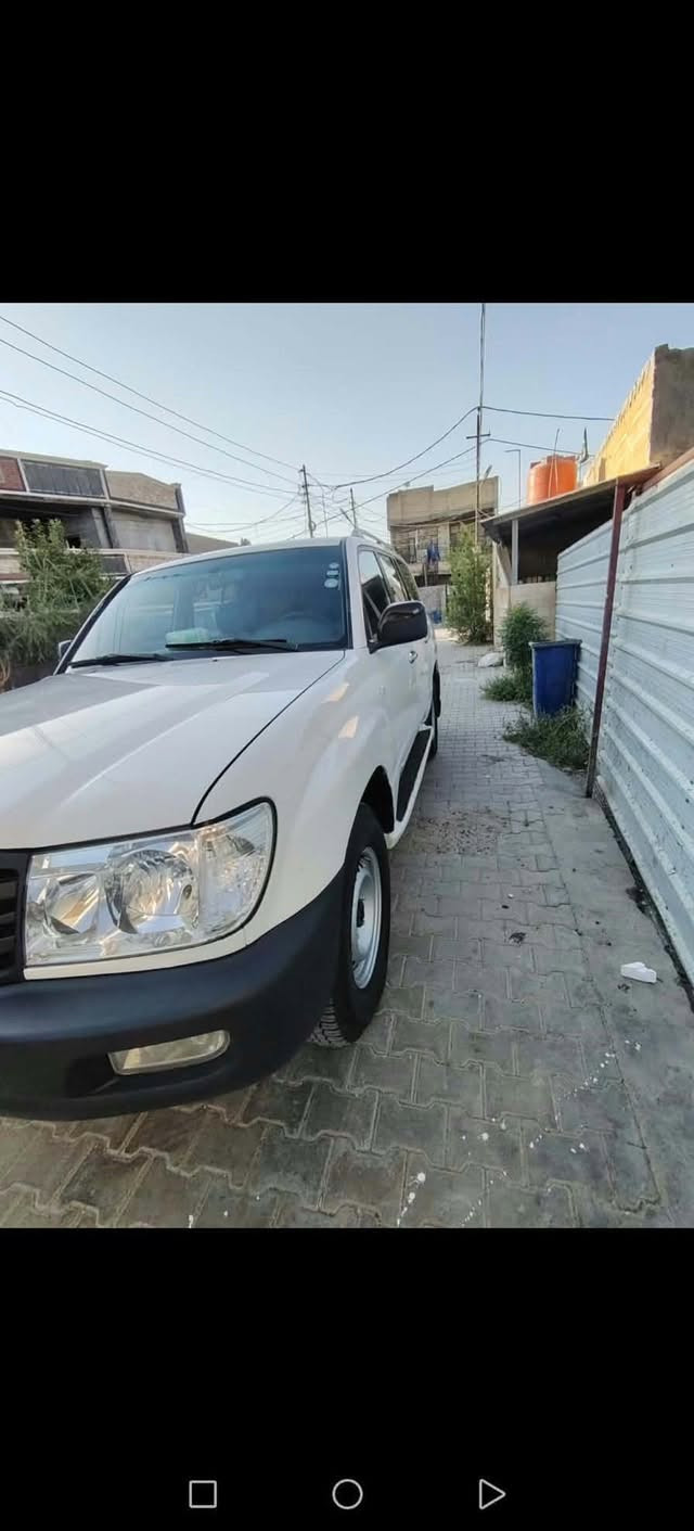 لاندكروز ستيشن موديل 2000 بسمي  قفل 120 بغداد المحموديه ناحيه الرشيد ***********

