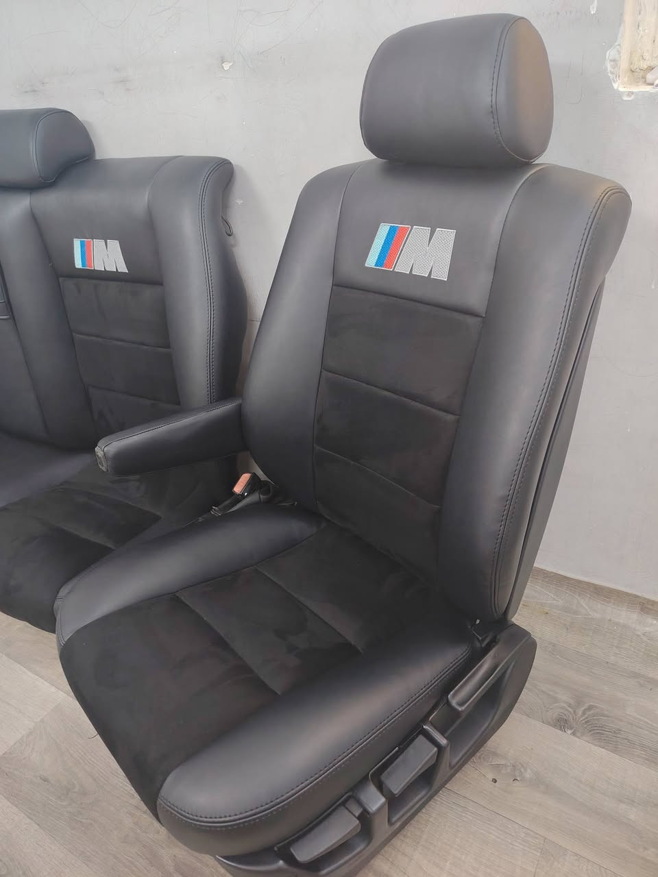 السلام عليكم للبيع كشناتBMW500 بدي قديم ميكانيكي جلد وكنتارا عمل درجة أولى السعر 400 الف مكاني بغداد الحرية ***********
