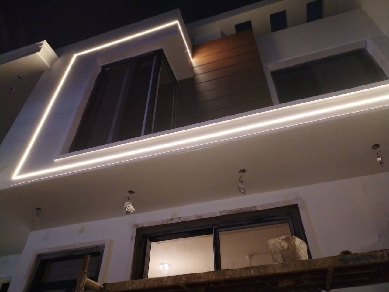 تأسيسات كهربائية منزلية وتجارية بأعلى معايير الأمان والدقة ⚡
​هل تبحث عن شغل نظيف، مرتب، وبدون أخطاء أو مشاكل بالمستقبل؟ هل تحب أن يكون بيتك آمناً بالكامل من أي تذبذب أو أحمال زايدة؟
​نقدم لك خدماتنا الاحترافية في مجال الكهرباء:
​تأسيسات مخفية (كوندويت) بأفضل الطرق الفنية والهندسية.
​تنظيم وترتيب لوحات التوزيع (الپانات) وحساب الأحمال بدقة لتجنب نزول القواطع المستمر.
​تخصيص خطوط مستقلة وآمنة للأجهزة الثقيلة (المكيفات، السخانات، والأفران).
​تركيب الإنارة الحديثة والديكورات الضوئية لمسات نهائية تفتح النفس.
​🛠️ نعتمد على: دقة التنفيذ، اختيار المواد الأصلية والمضمونة، والالتزام بالمواعيد.
​📍 مكان العمل: ( بغداد / الكرخ /  وجميع المناطق).
📞 للحجز، الاستفسار، أو المعاينة، يسعدنا اتصالكم أو مراسلتنا على الواتساب:
[*********** ]
