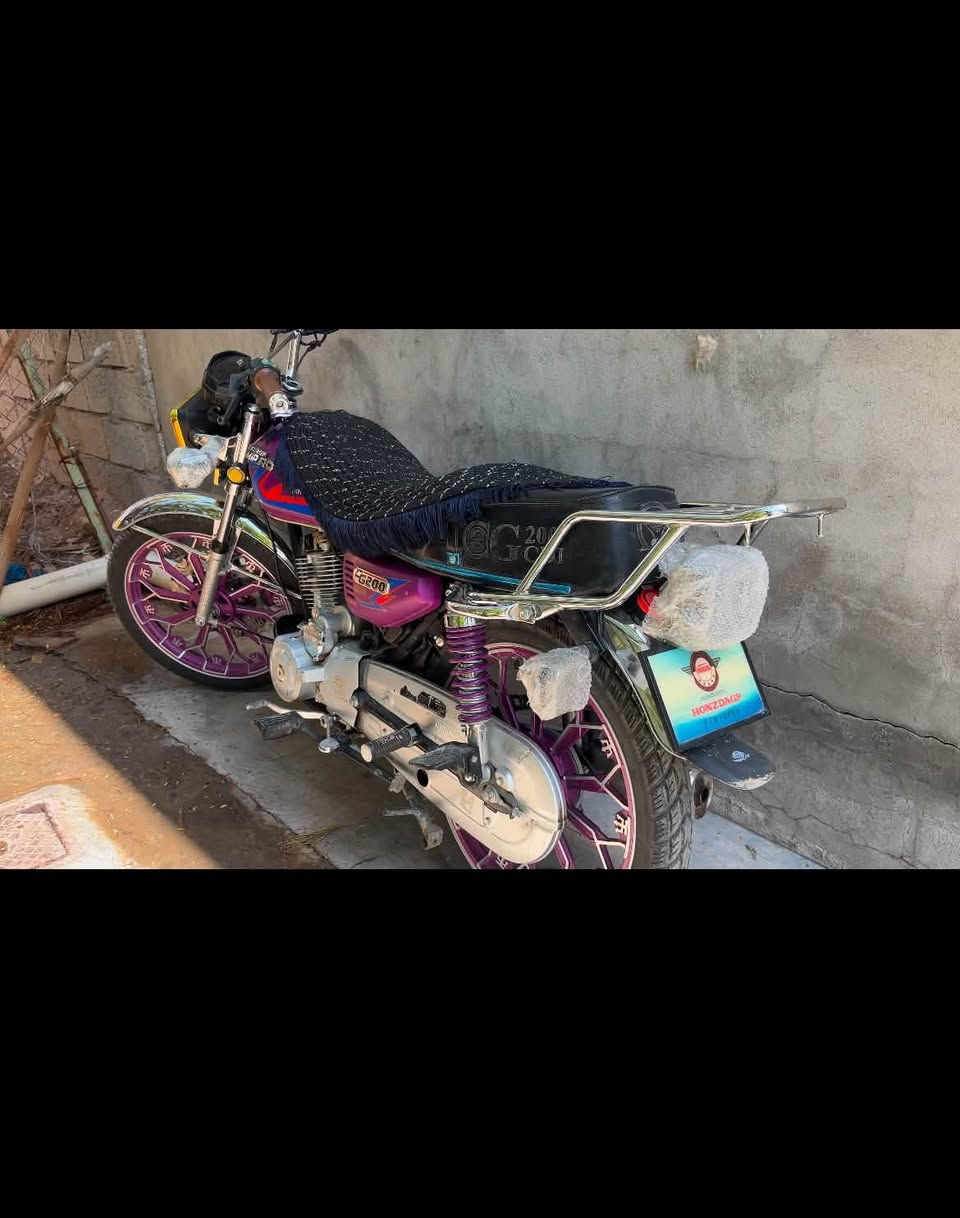 تم ايعاده نشر بسبب وعود الكاذبه دراجة نامي برو هونزدا لون مميز محرك 200cc شلعه معدل فول دراجة اي عيب مابي مديل 2025 قليل ماشيه دراجة على وضع الشركة سعر 800 و بي مجال للشراي *********** واتساب مموجود
